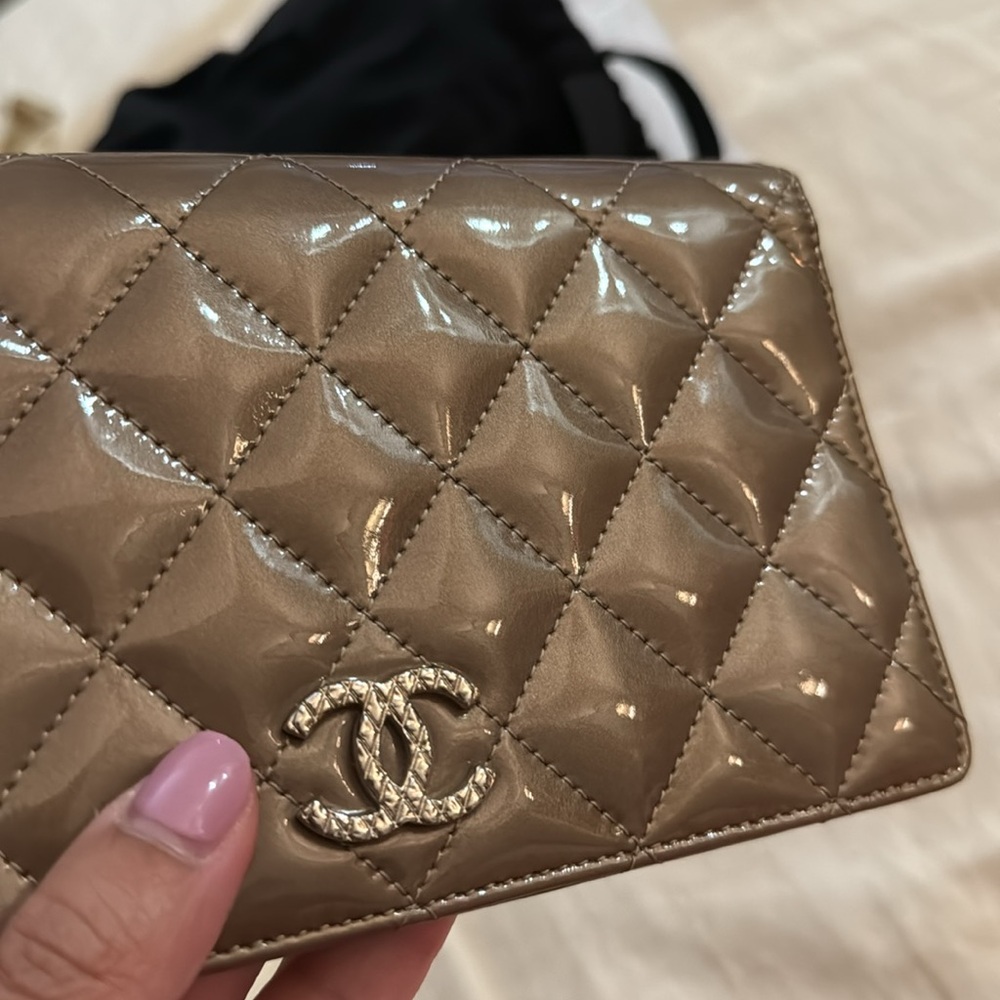 ❌SOLD❌Very Good Used Auth Chanel Patent Leather Wallet - Neutral/ Gray Color - Picture 15 of 15